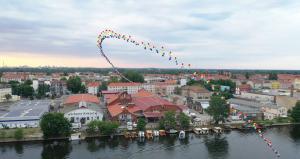 Regenbogenbrücke über die Spree